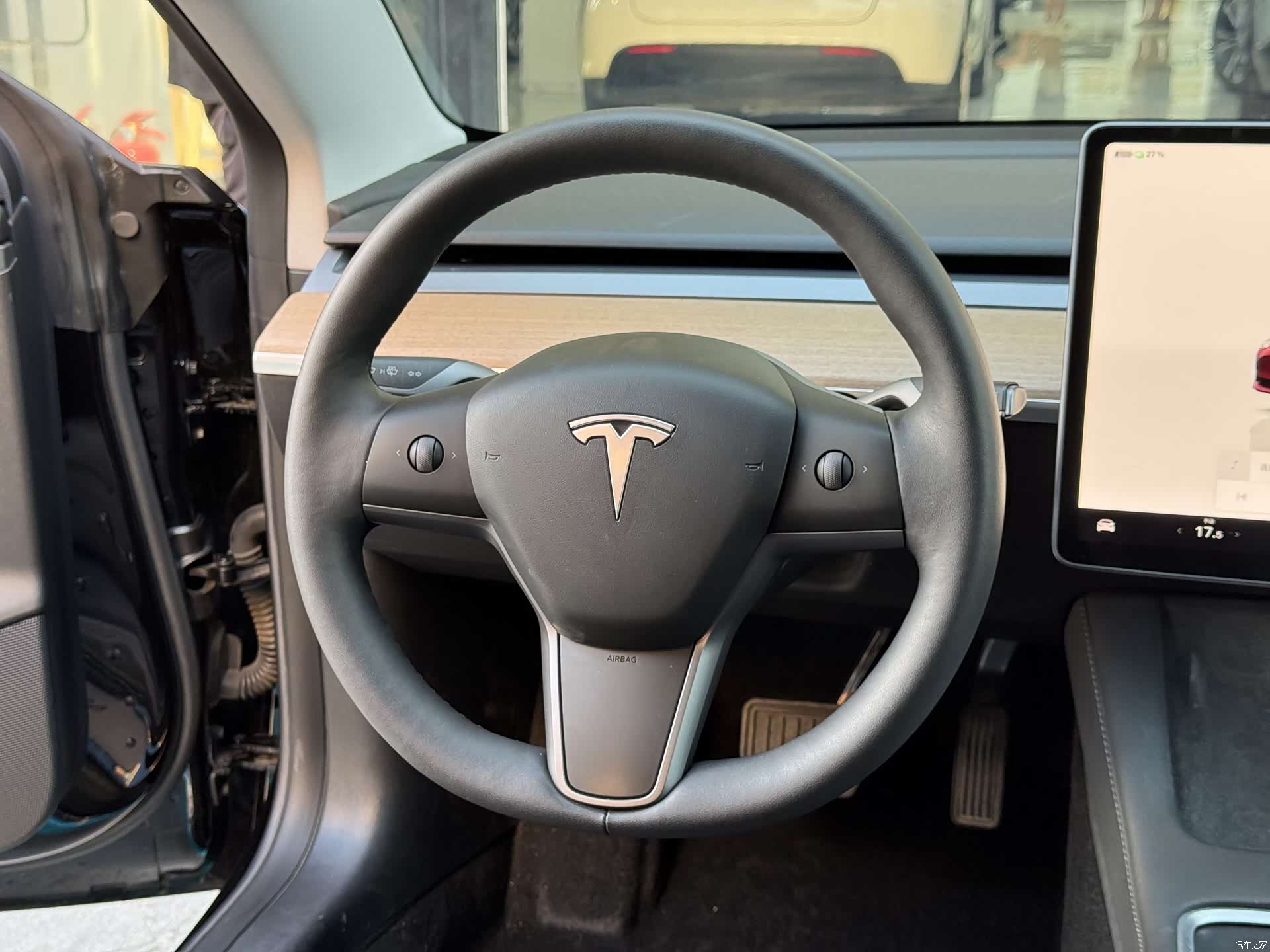 Tesla Model 3, 2023 13