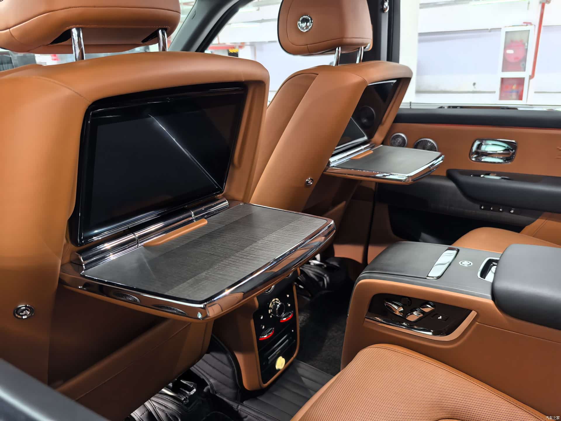 Rolls-Royce Cullinan, 2022 31