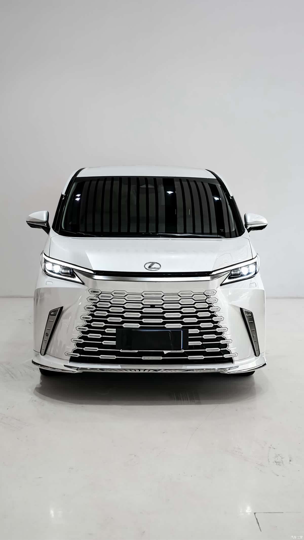 Lexus LM, 2026 2