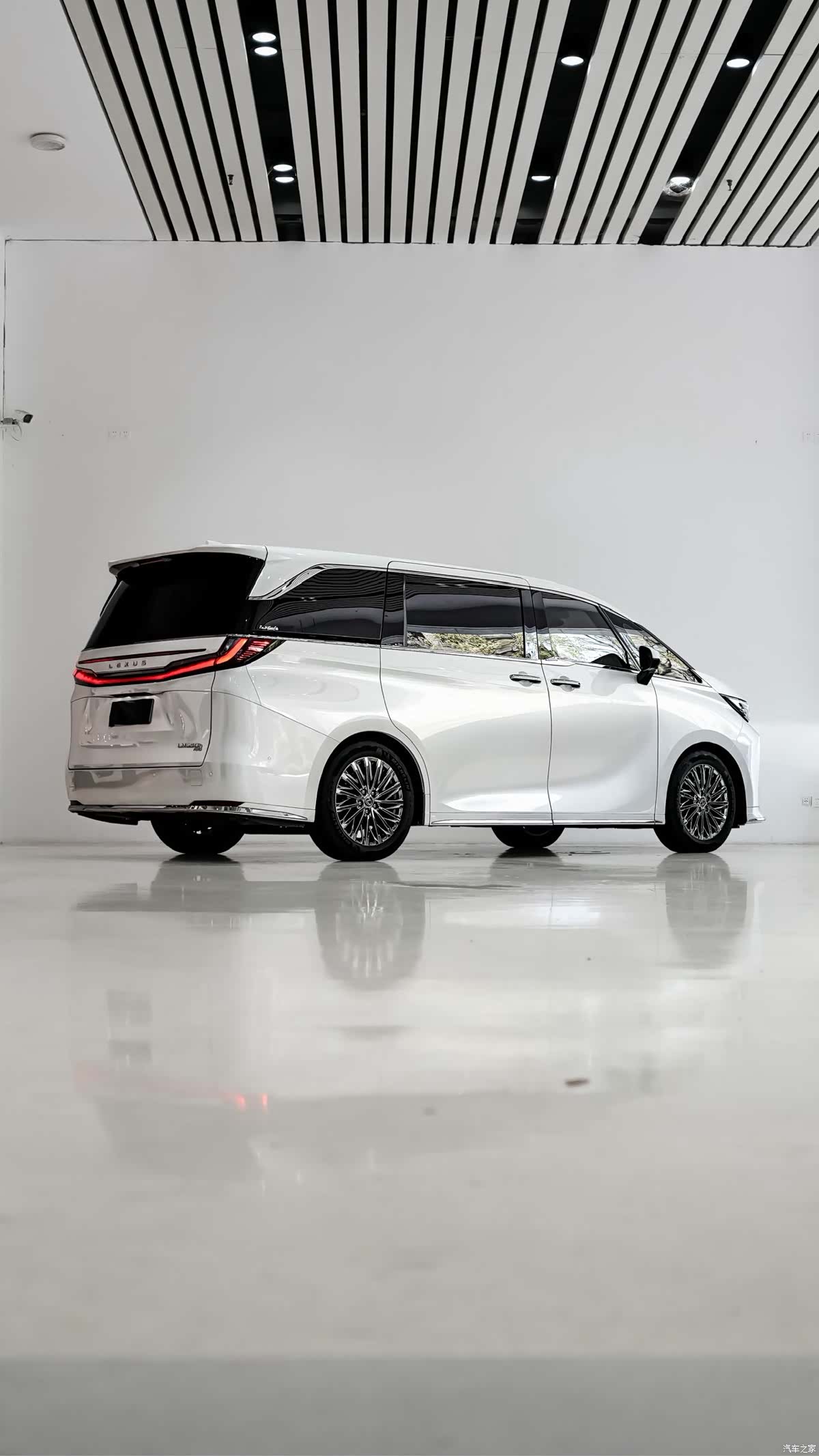 Lexus LM, 2026 все фото