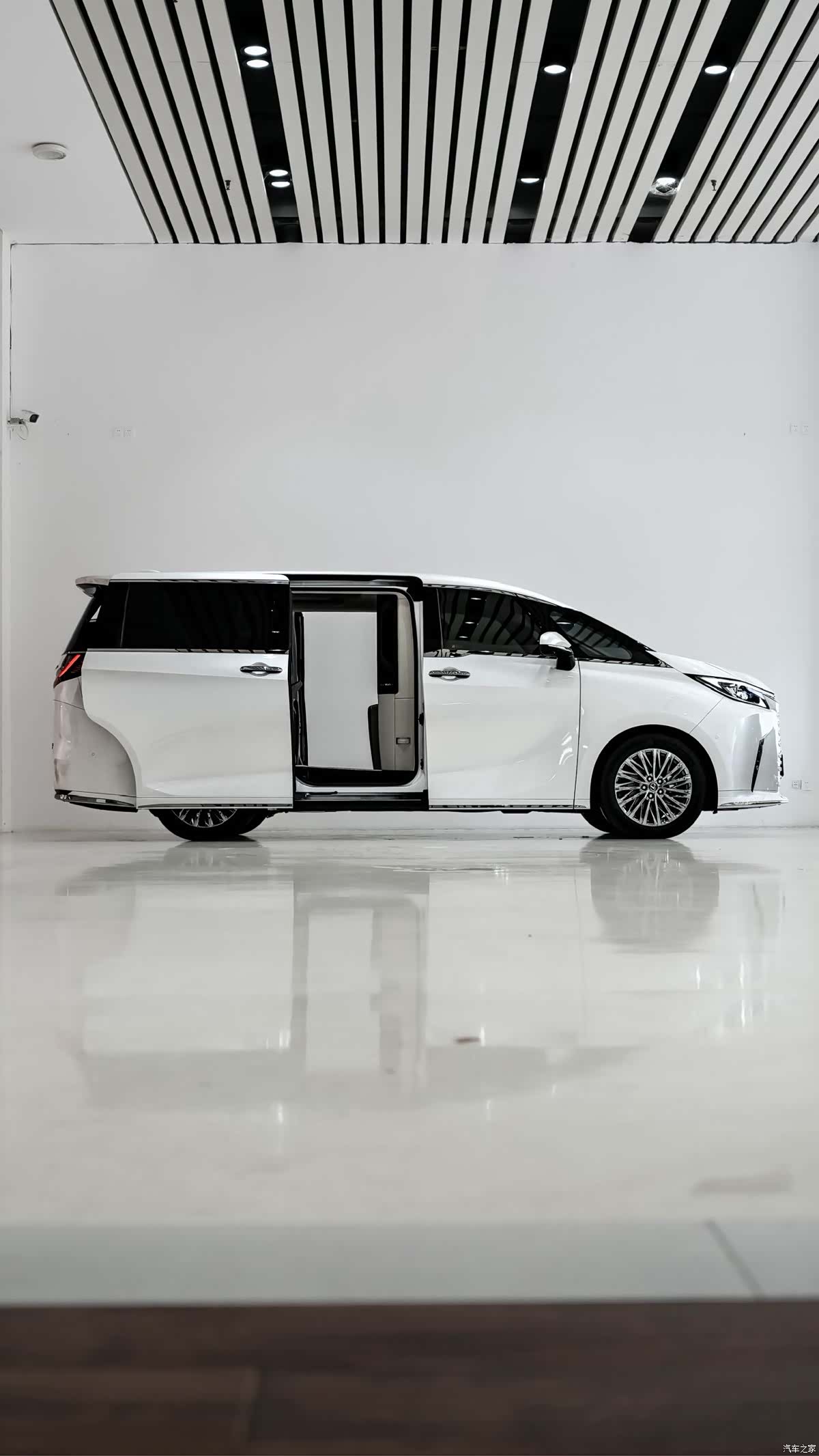 Lexus LM, 2026 3