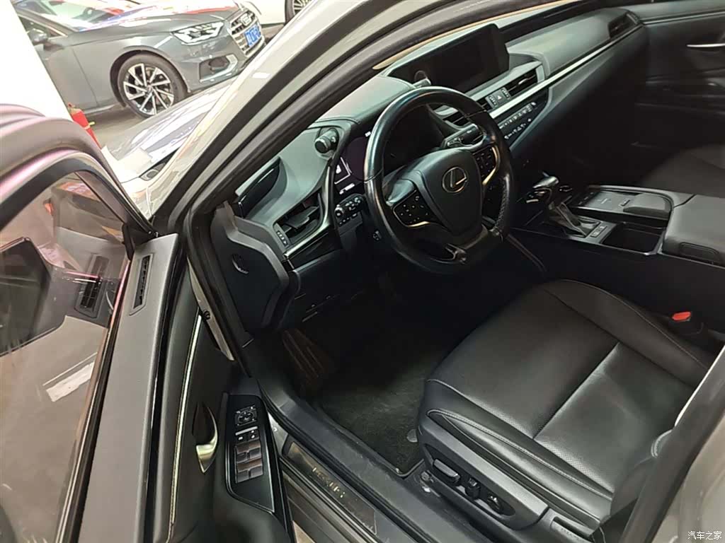 Lexus ES, 2019 16