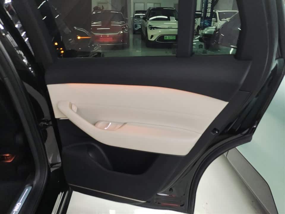 NIO ES6