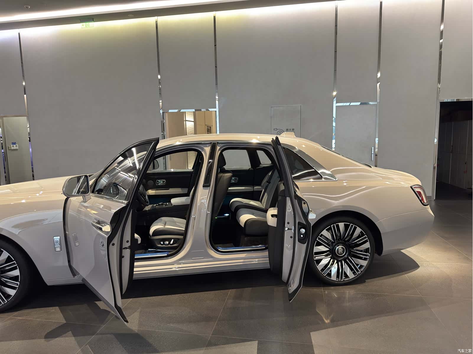 Rolls-Royce Ghost, 2026 7