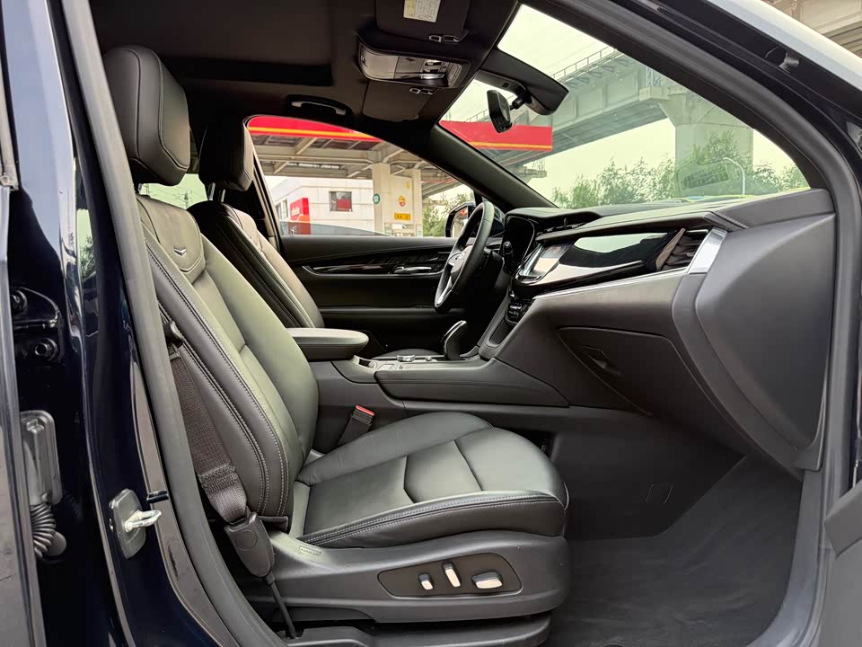 Cadillac XT6