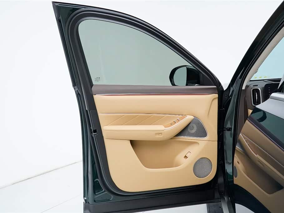 AITO Ask the world M8