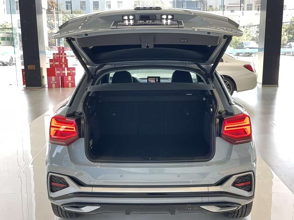 Audi Q2L