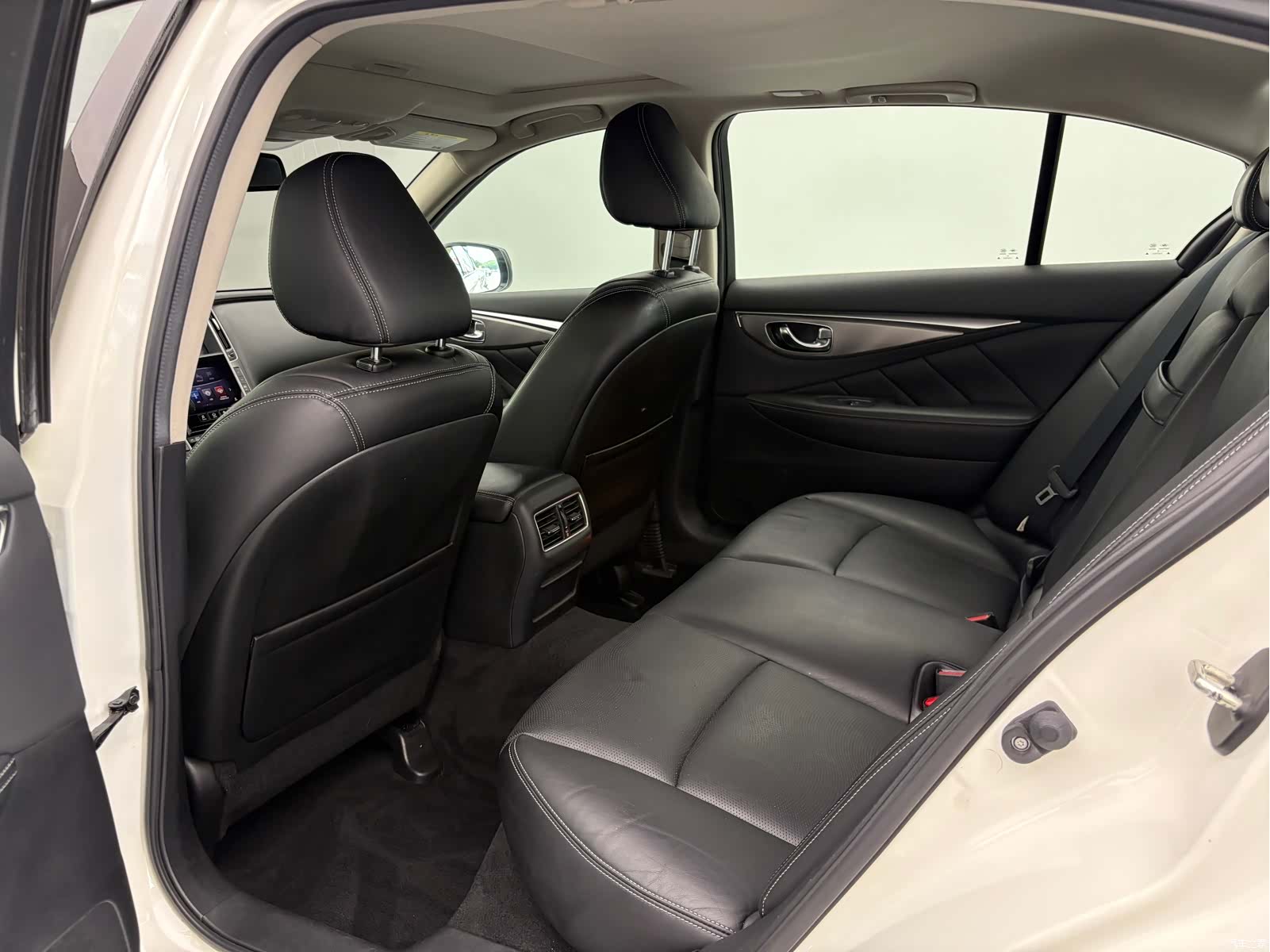 Infiniti Q50L, 2015 10