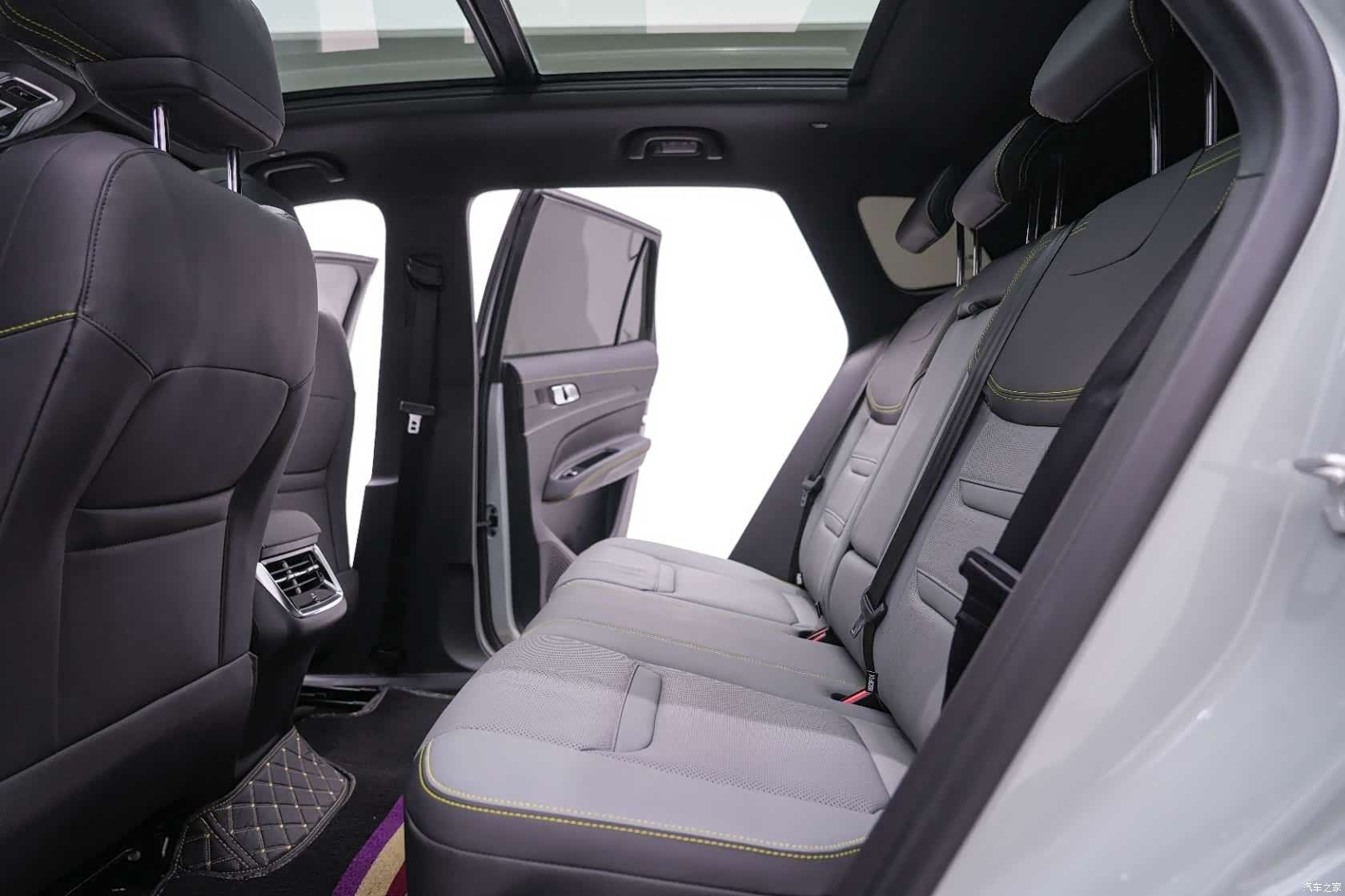 Ford Equator Sport, 2024 21
