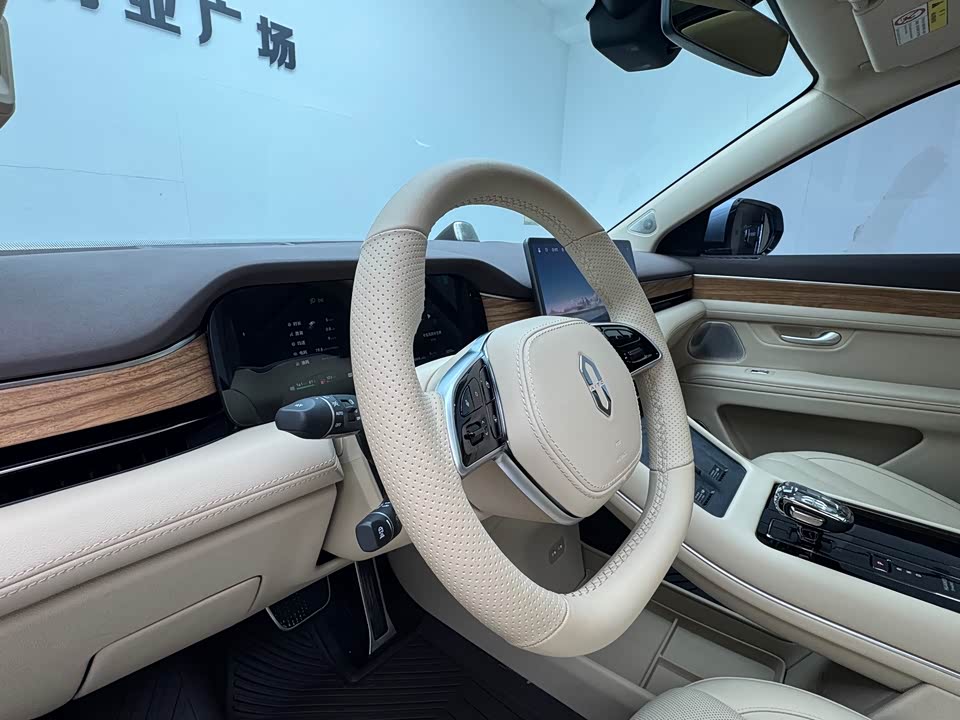 AITO Ask the world M7