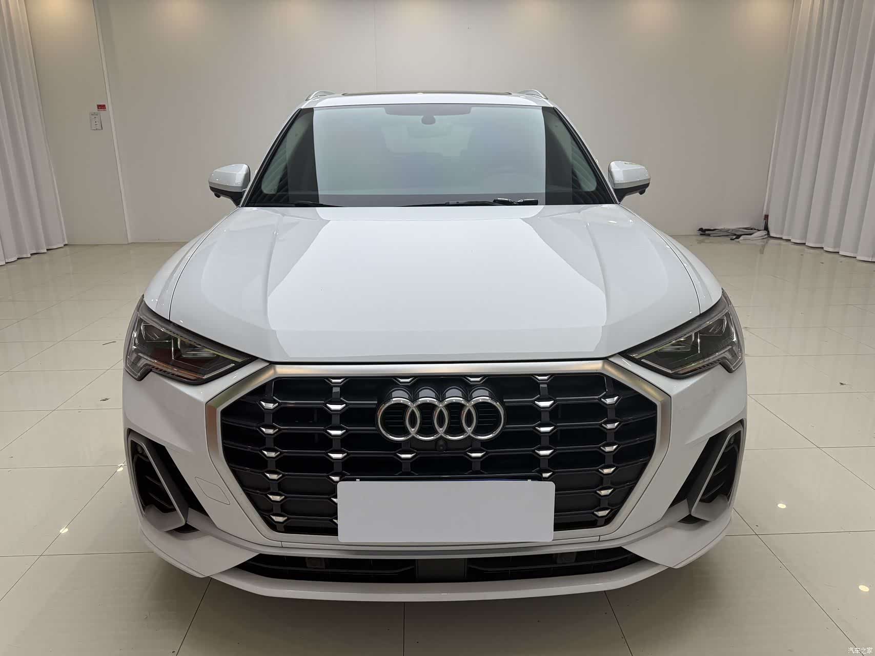 Audi Q3, 2023 2