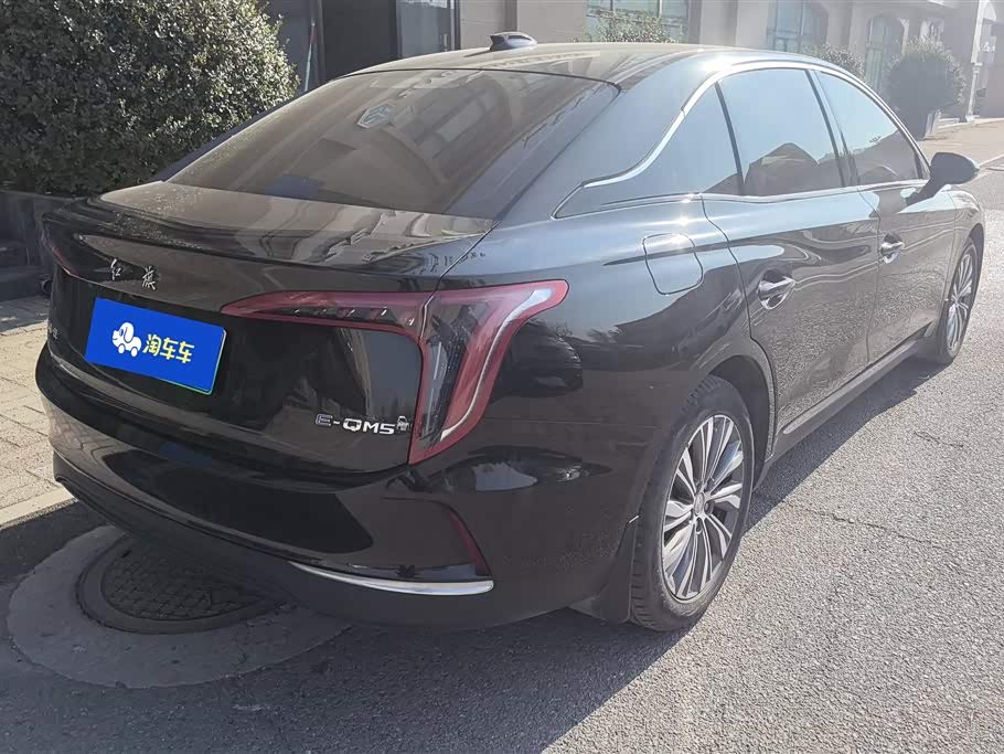 Hongqi E-QM5