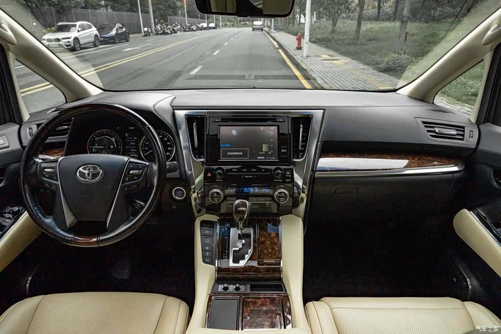 Toyota Alphard, 2019 4