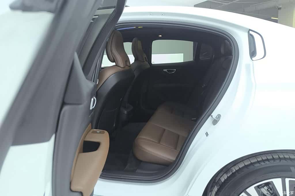 Volvo S60, 2024 11