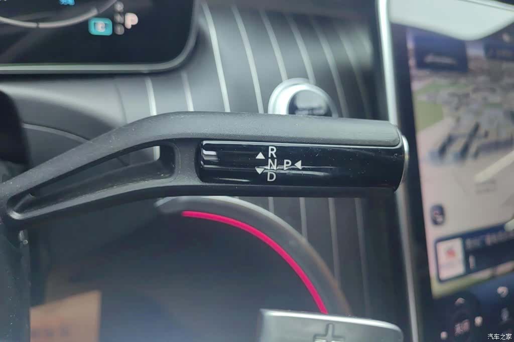 Mercedes-Benz C-Class, 2023 16