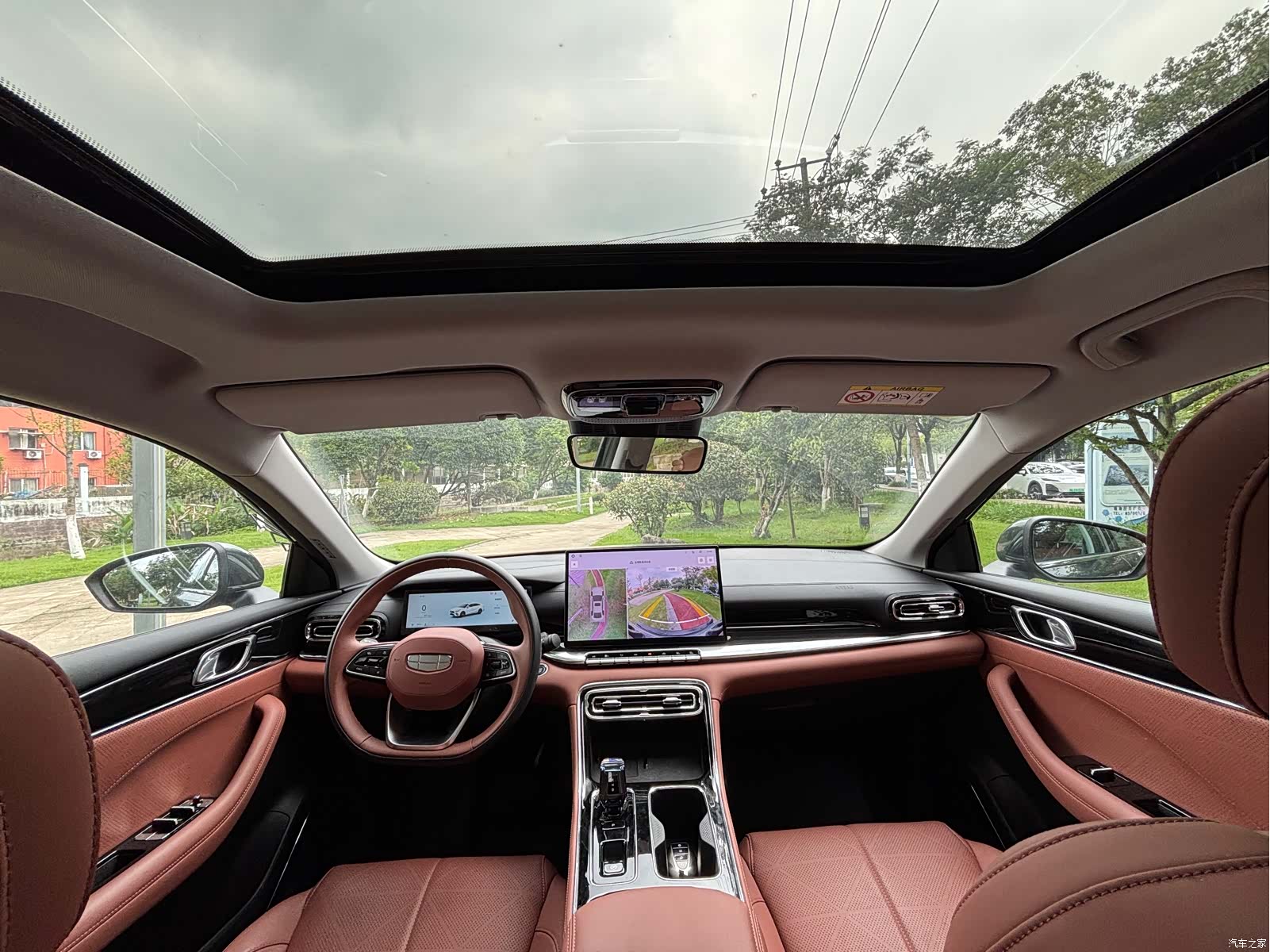 Geely Emgrand, 2025 14