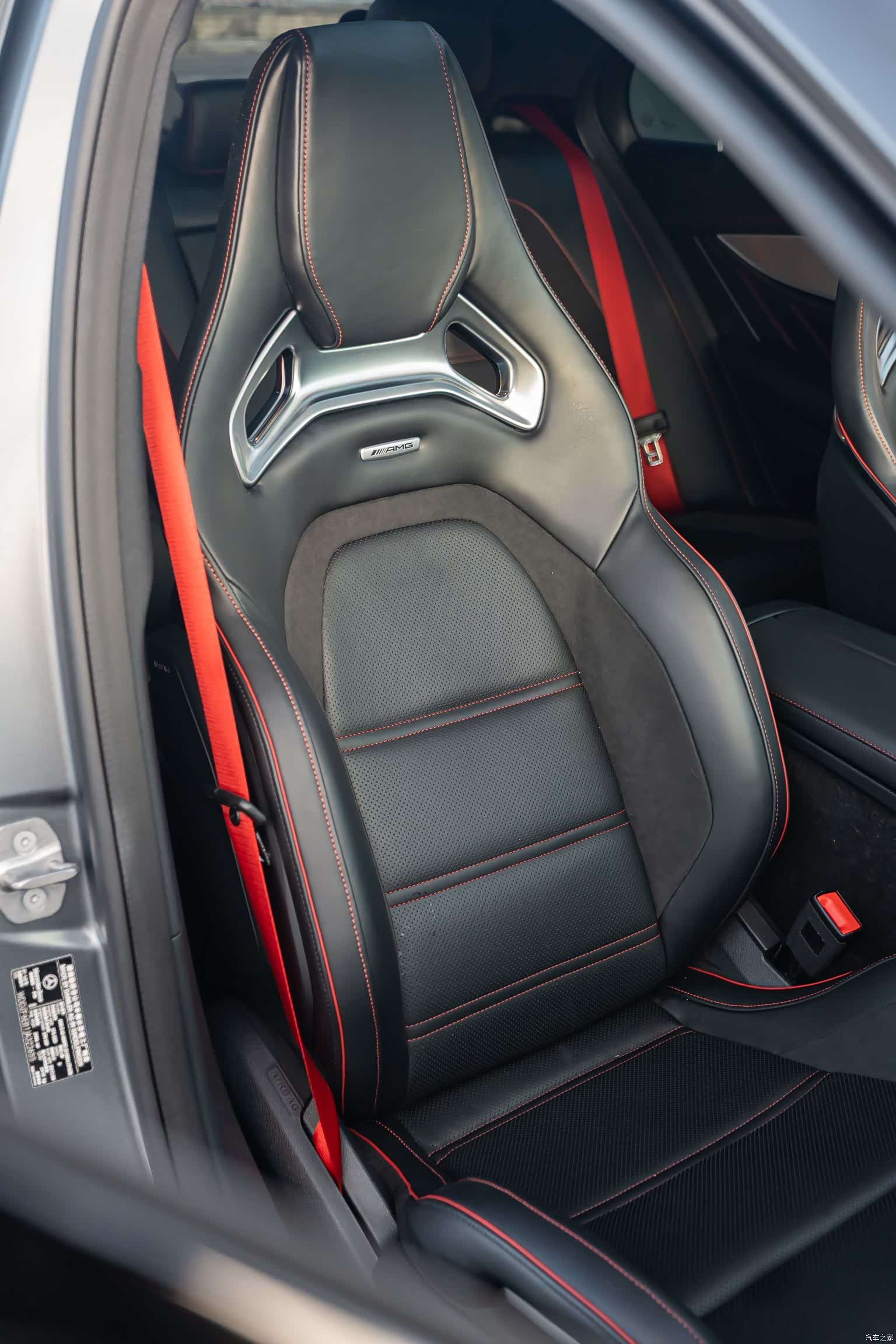 Mercedes-Benz E-Class, 2018 3
