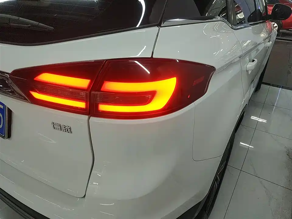 Geely Atlas