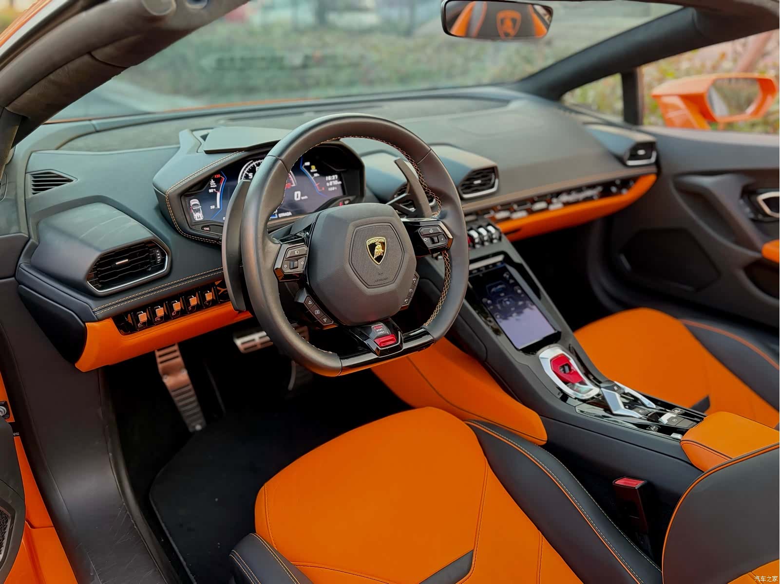 Lamborghini Huracán, 2023 все фото