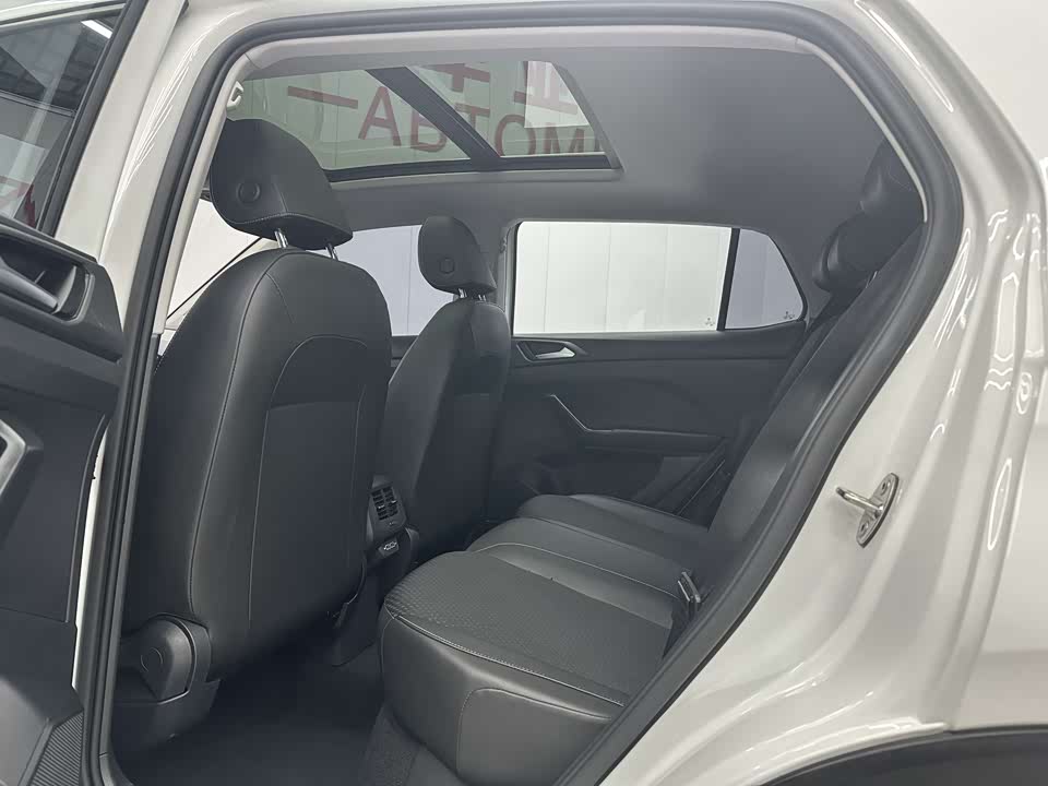 Volkswagen Exploring the shadow