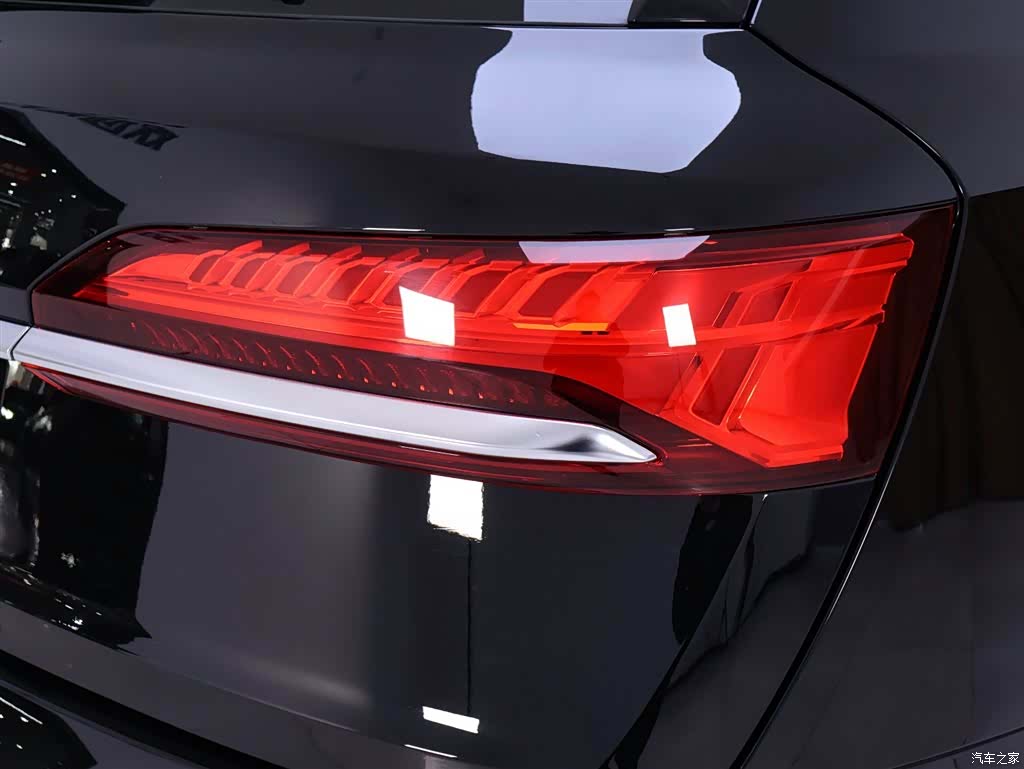 Audi Q7, 2024 9