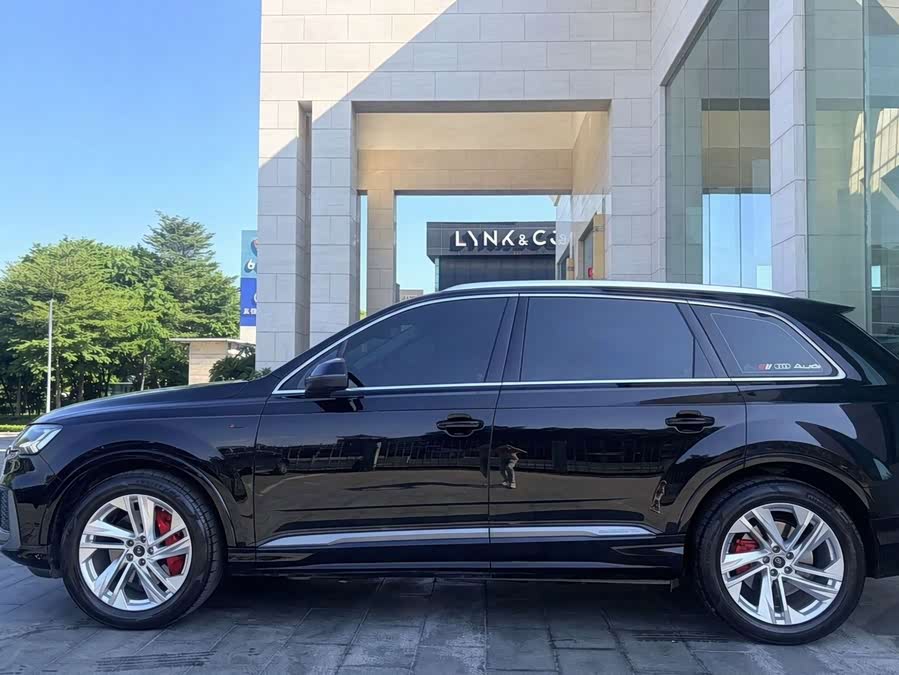 Audi Q7 2024, фото 4