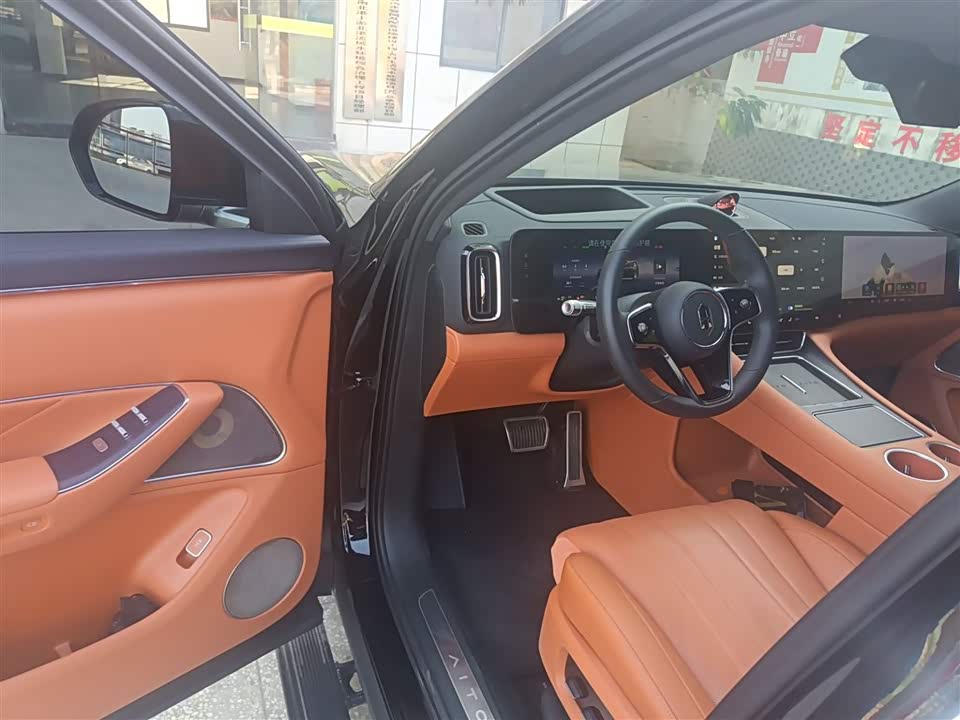 AITO Ask the world M8