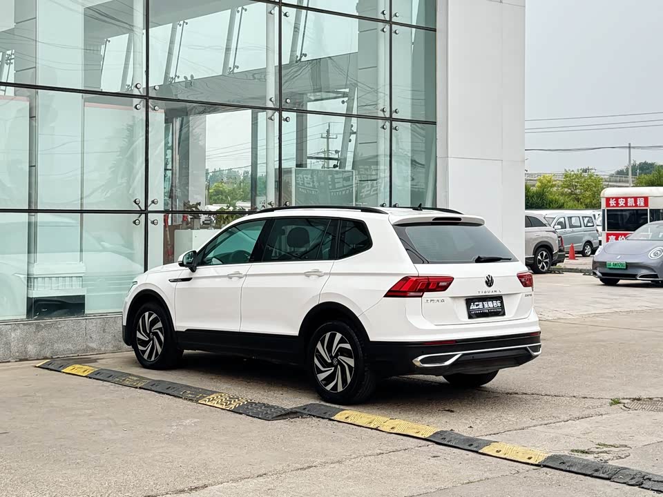 Volkswagen Tiguan L