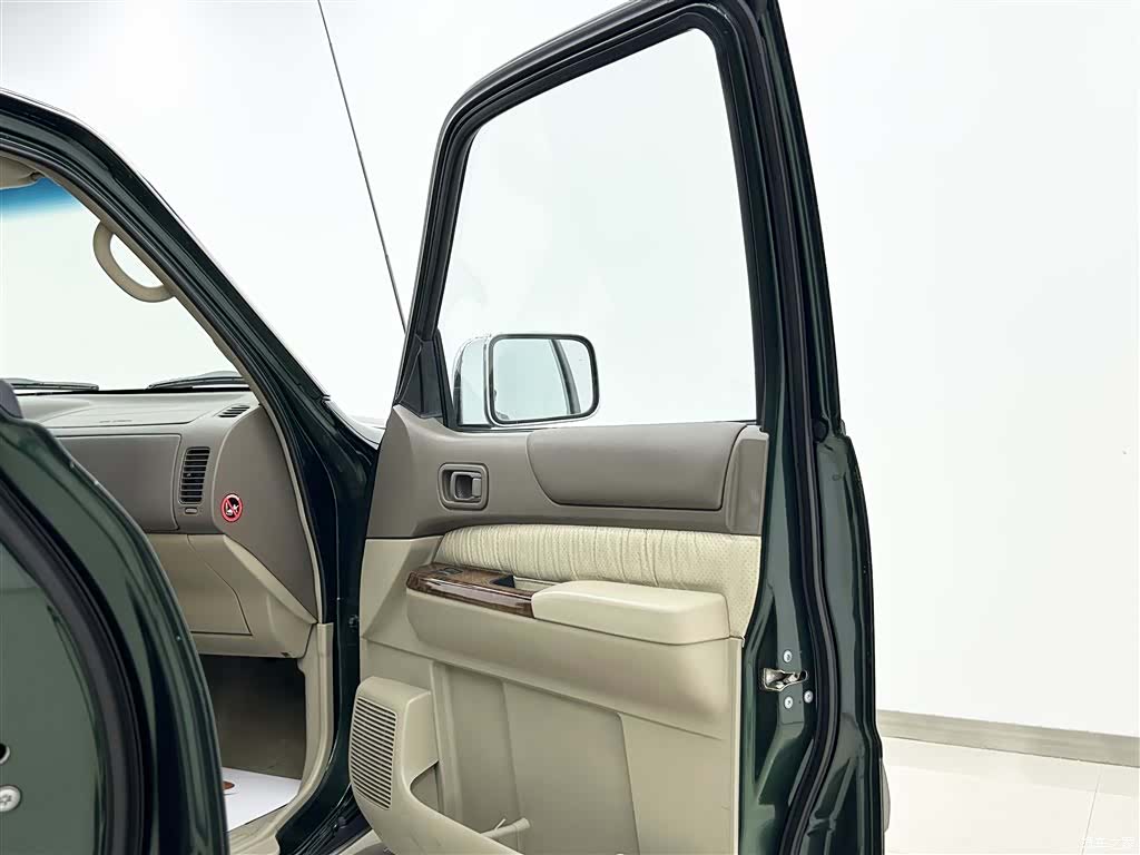 Nissan Patrol, 2004 10