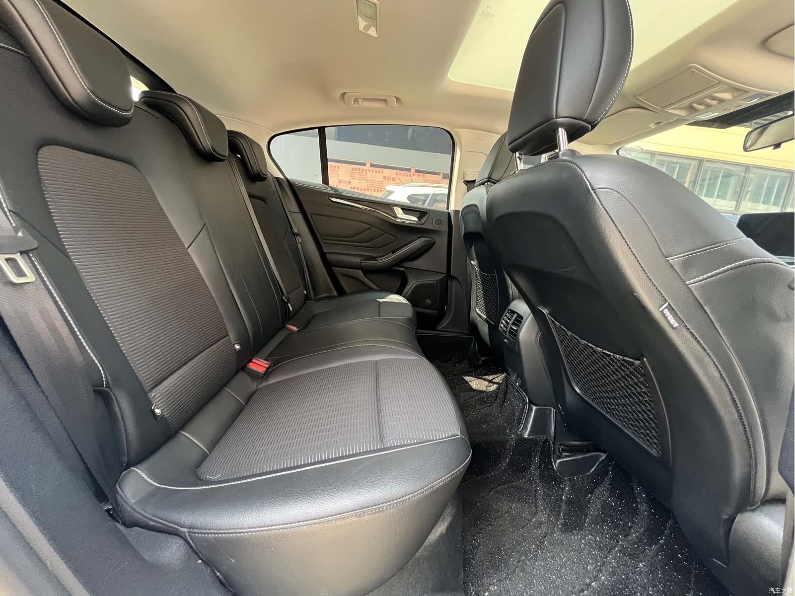 Ford Focus, 2022 12