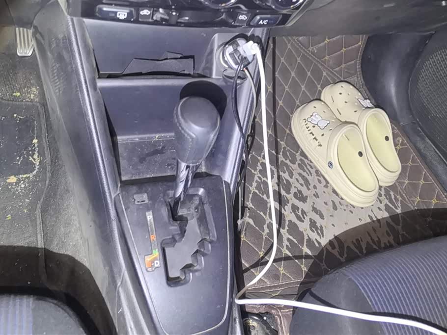 Toyota YARiS L to enjoy