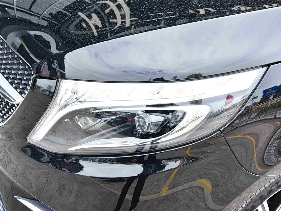 Mercedes-Benz V-class