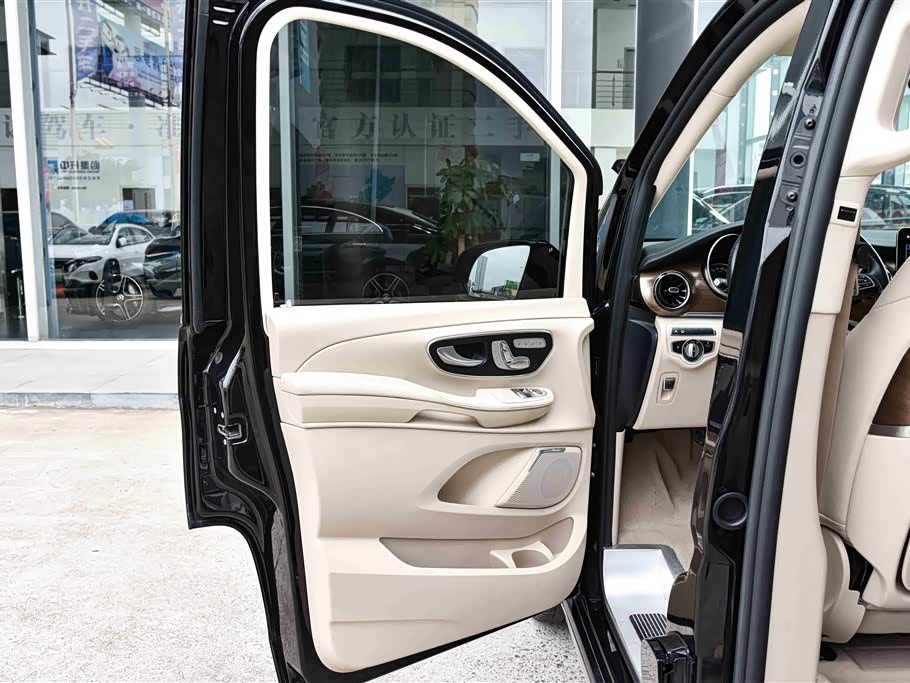 Mercedes-Benz V-class