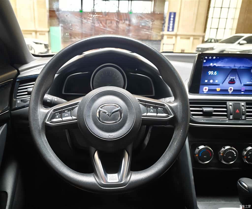 Mazda CX-4, 2022 10