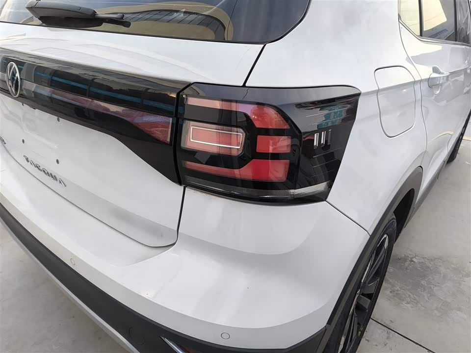 Volkswagen Exploring the shadow