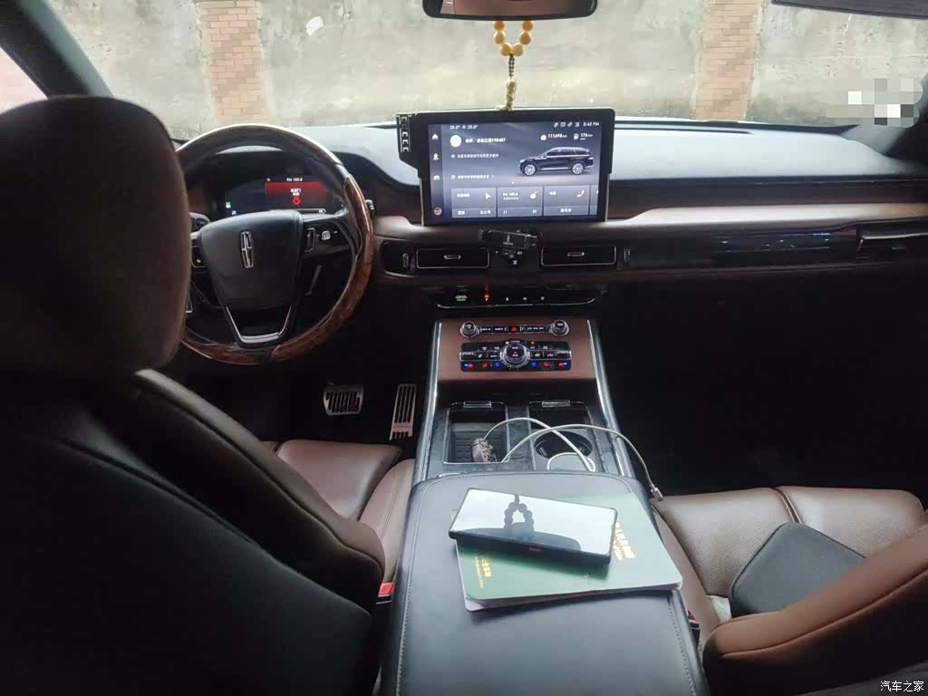 Lincoln Aviator, 2022 10