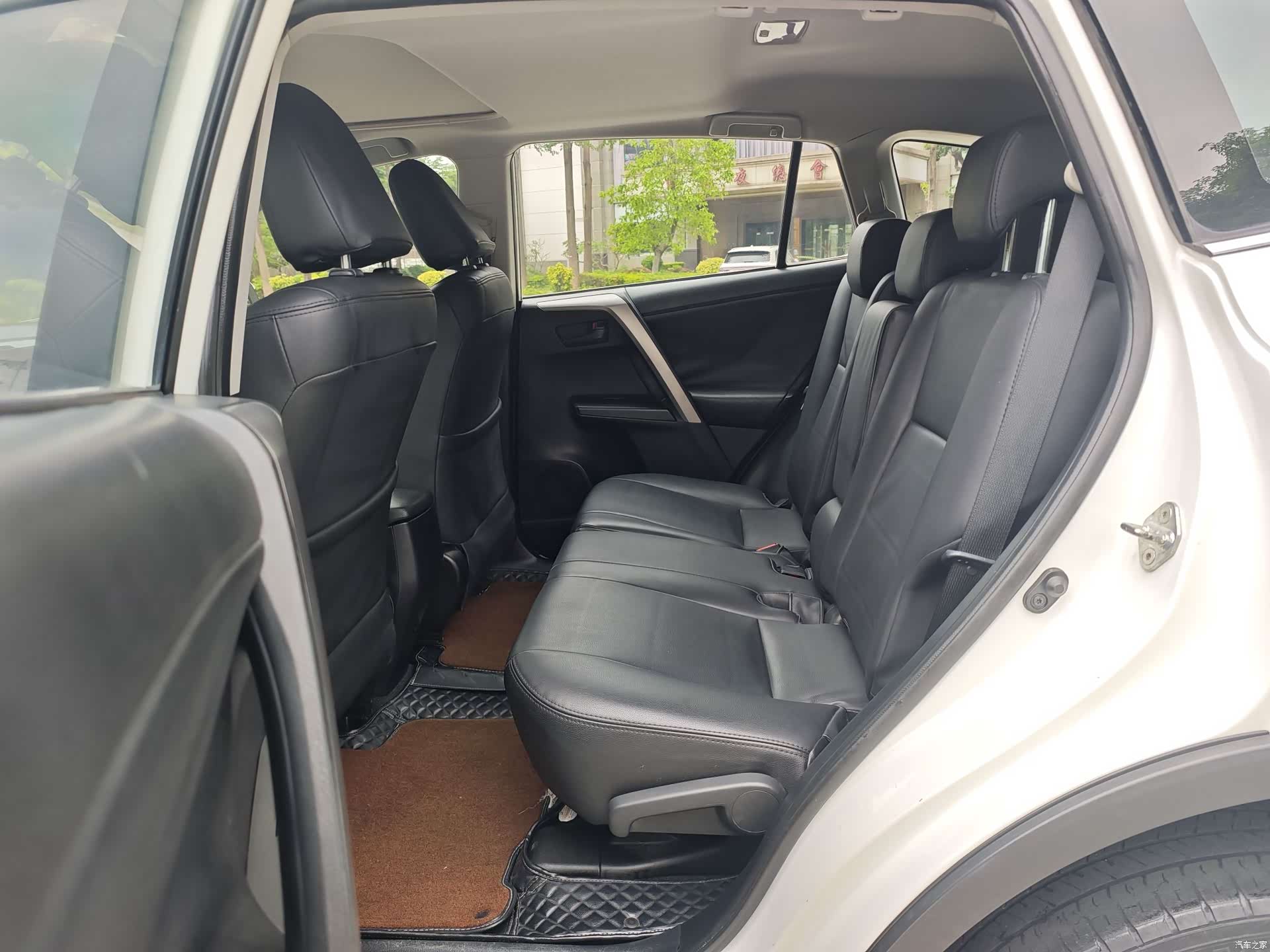 Toyota RAV4, 2017 13