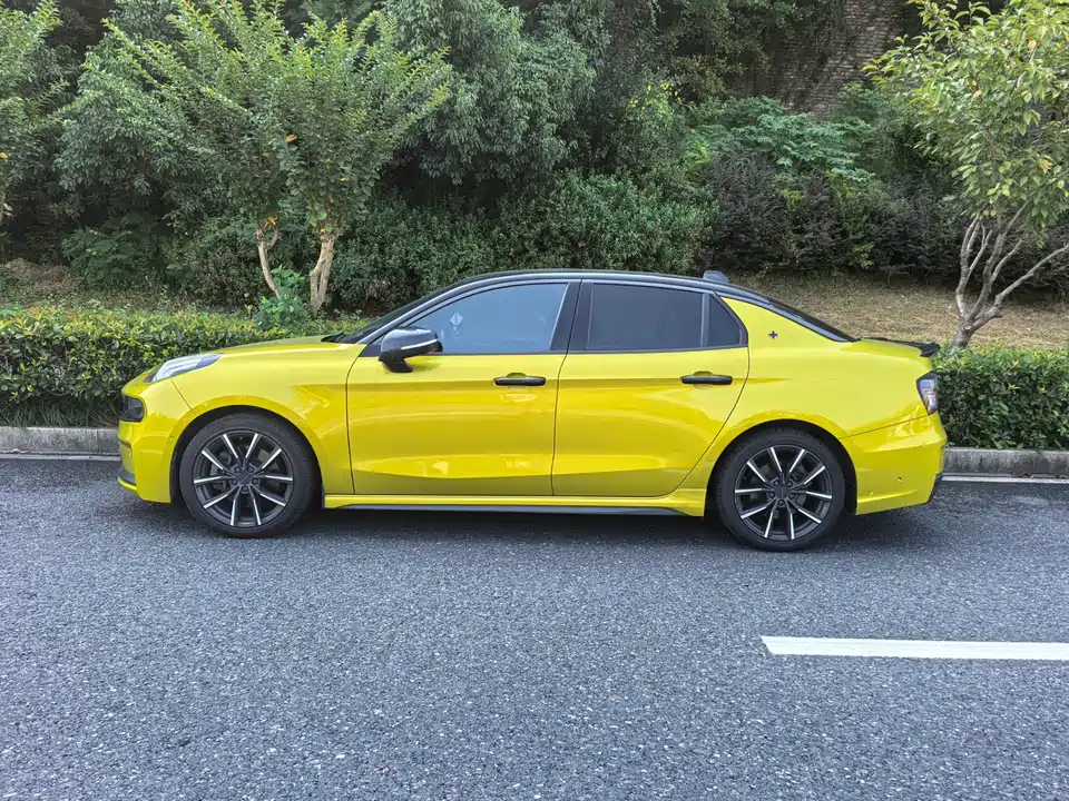 Lynk & Co 03