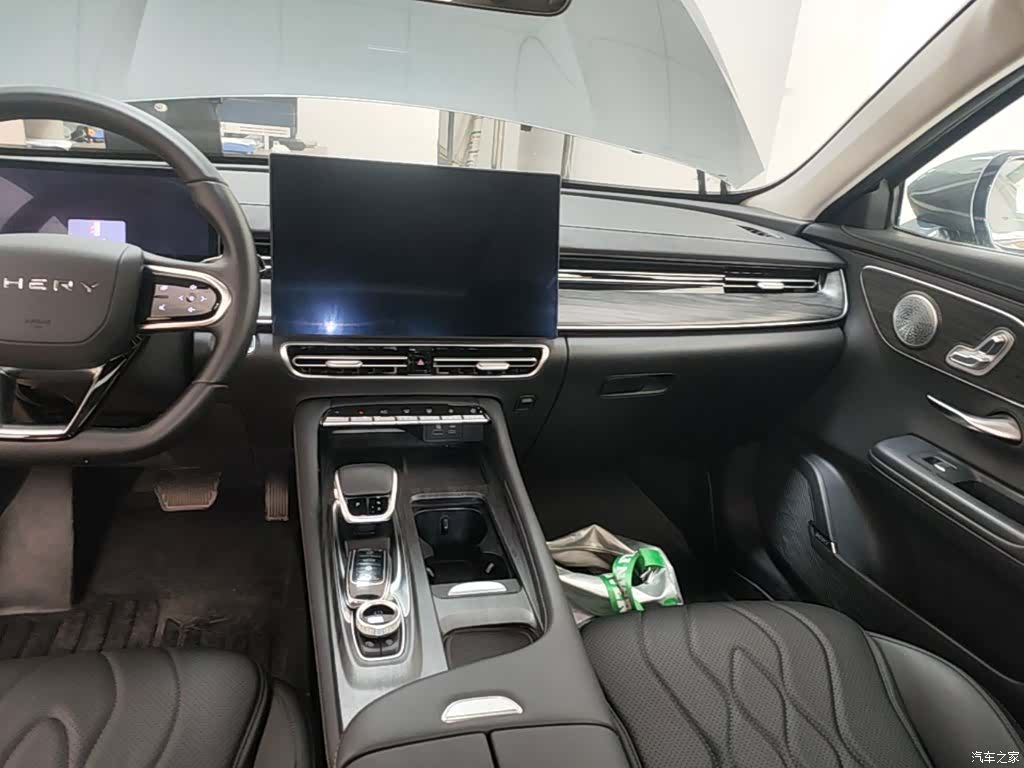 Chery Arrizo 8, 2025 13