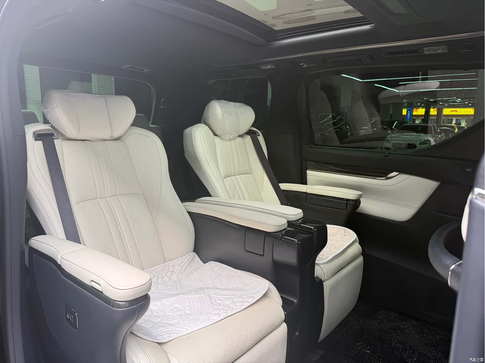 Lexus LM, 2022 14