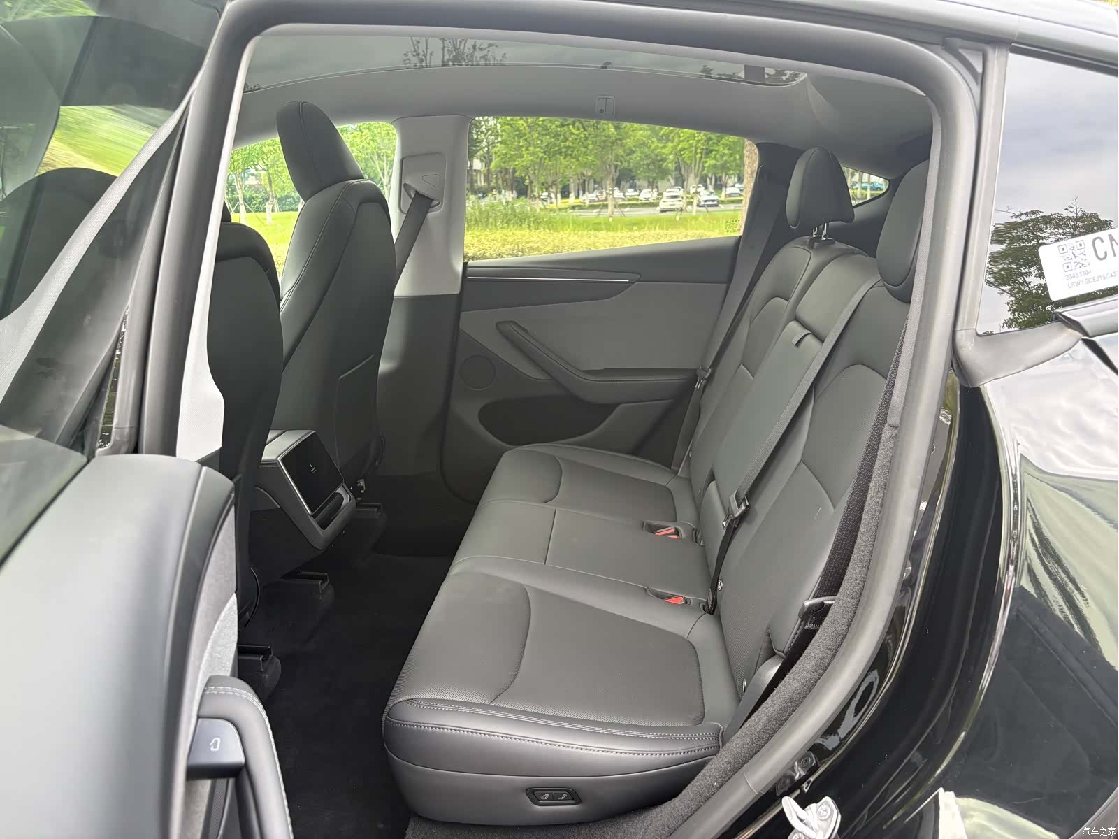Tesla Model Y, 2026 10
