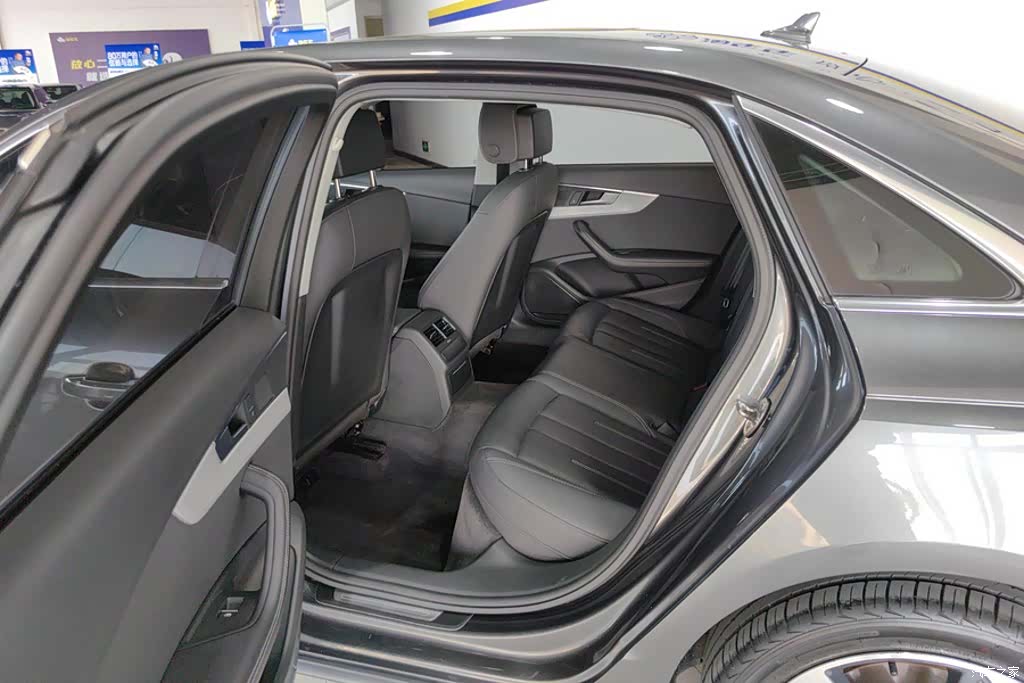 Audi A4L, 2021 11