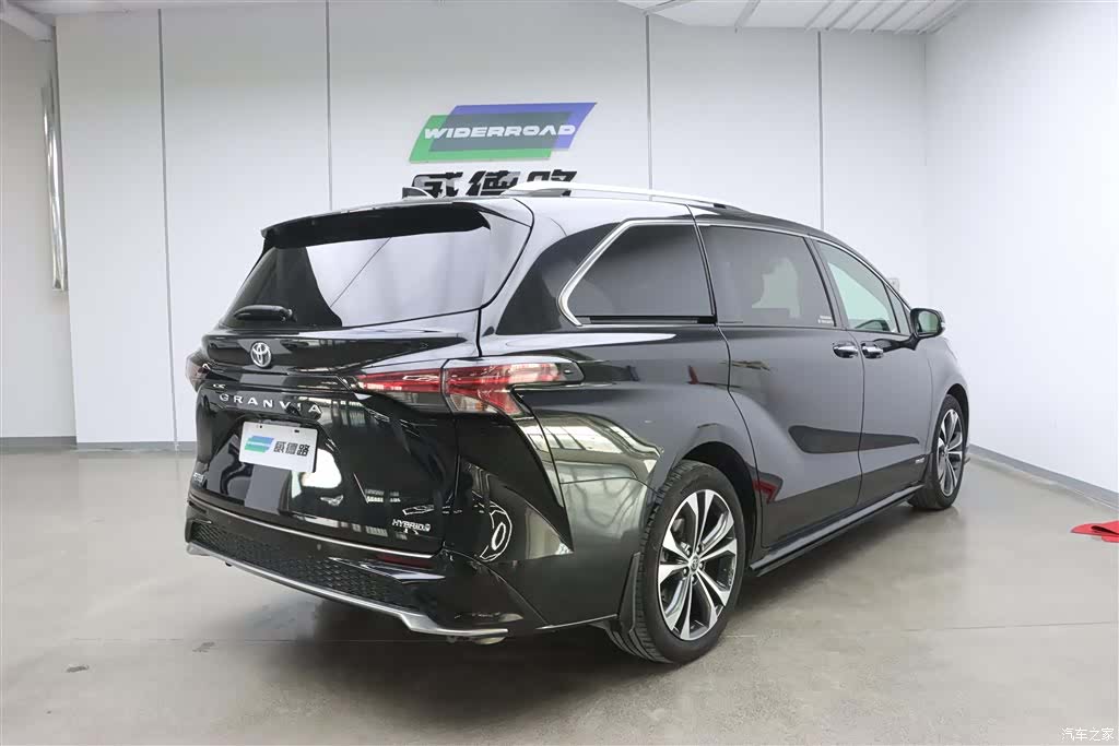 Toyota Granvia, 2023 3