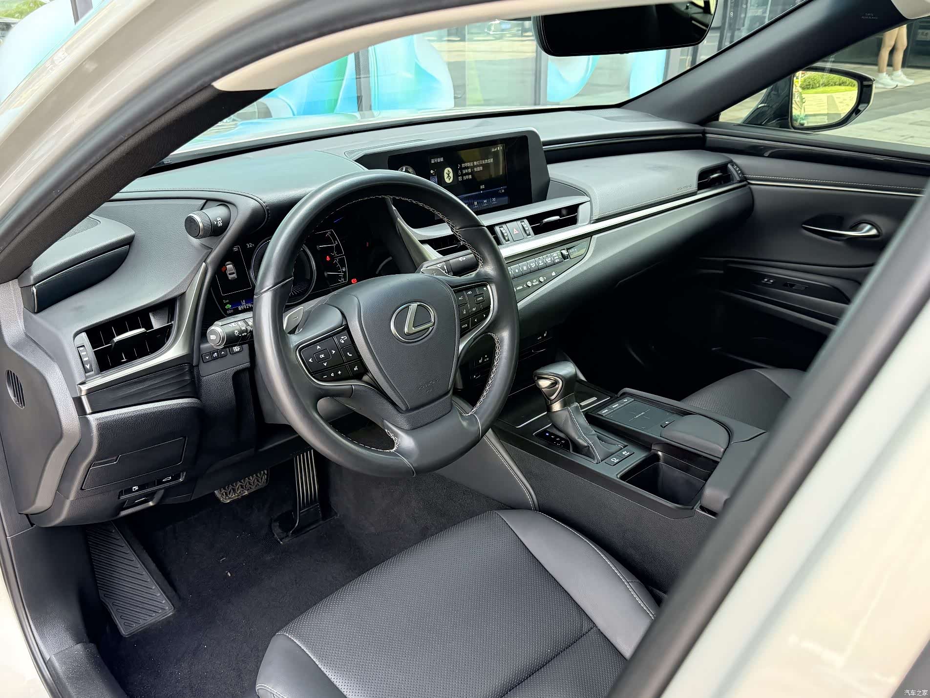 Lexus ES, 2020 15
