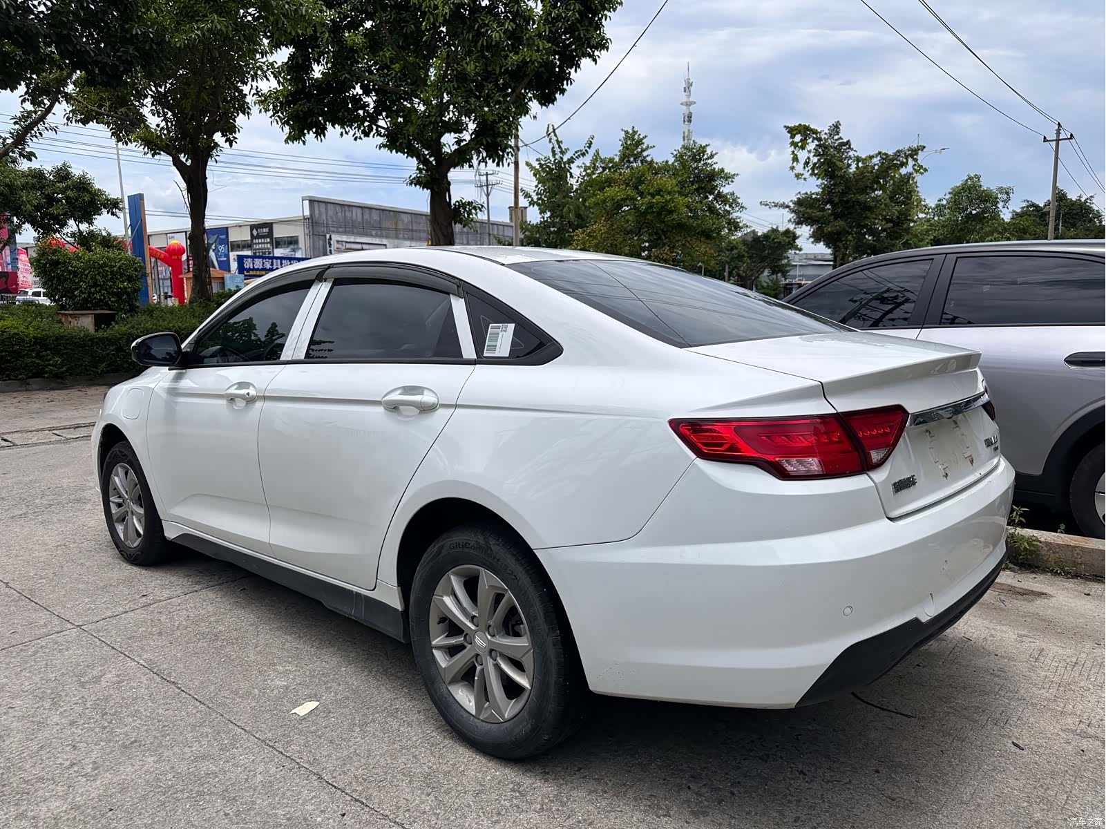 Geely Emgrand, 2022 4