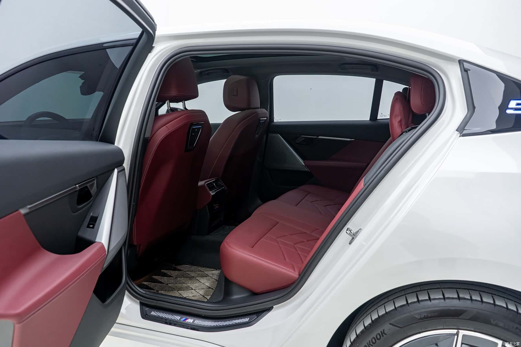 BMW i5, 2025 9