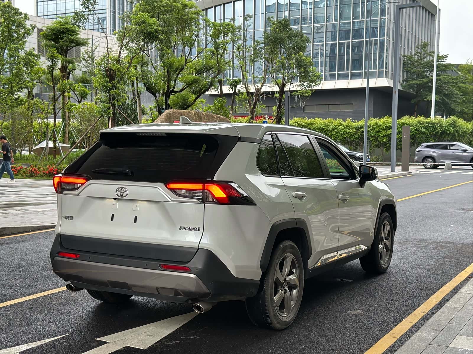 Toyota RAV4, 2022 7