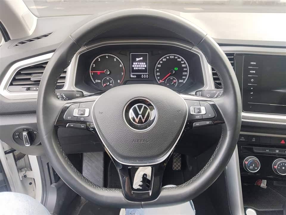 Volkswagen T-ROC exploring Songs