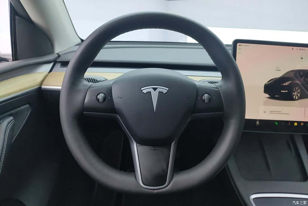 Tesla Model Y, 2023 15