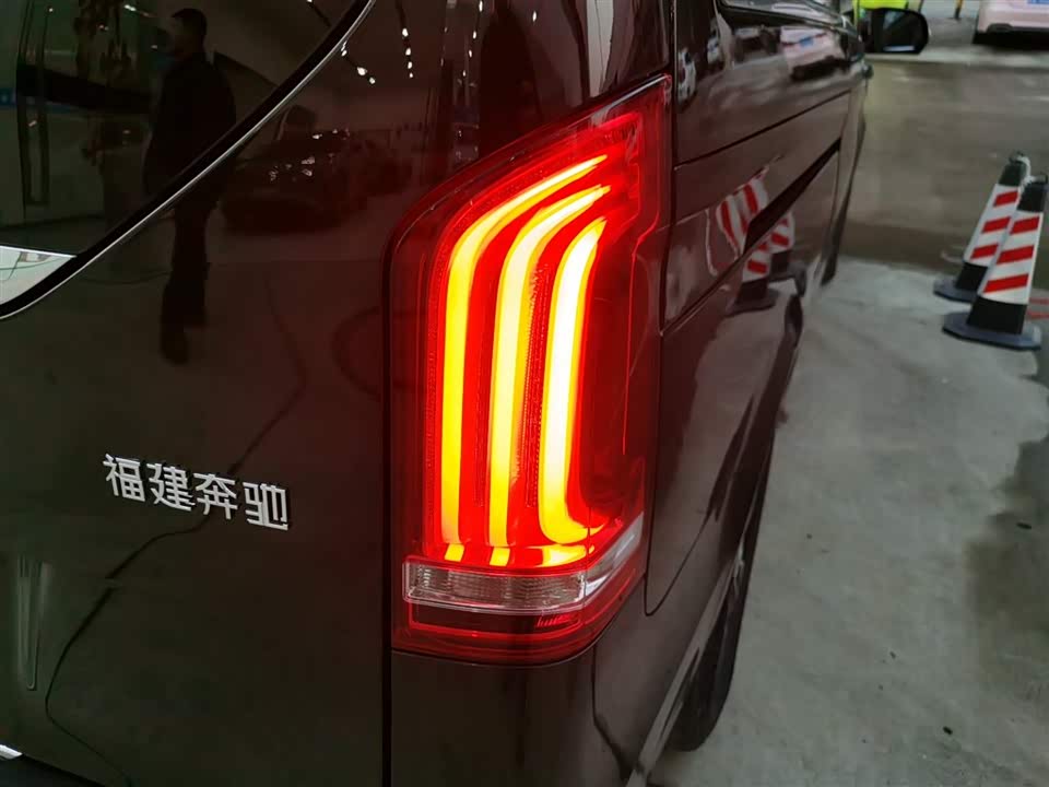 Mercedes-Benz V-class